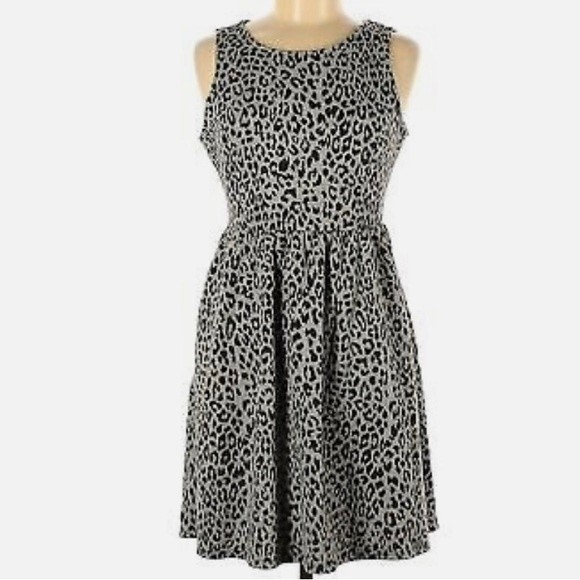 Apt 9 gray leopard print fit and flare dress with pockets size XS - Picture 2 of 6